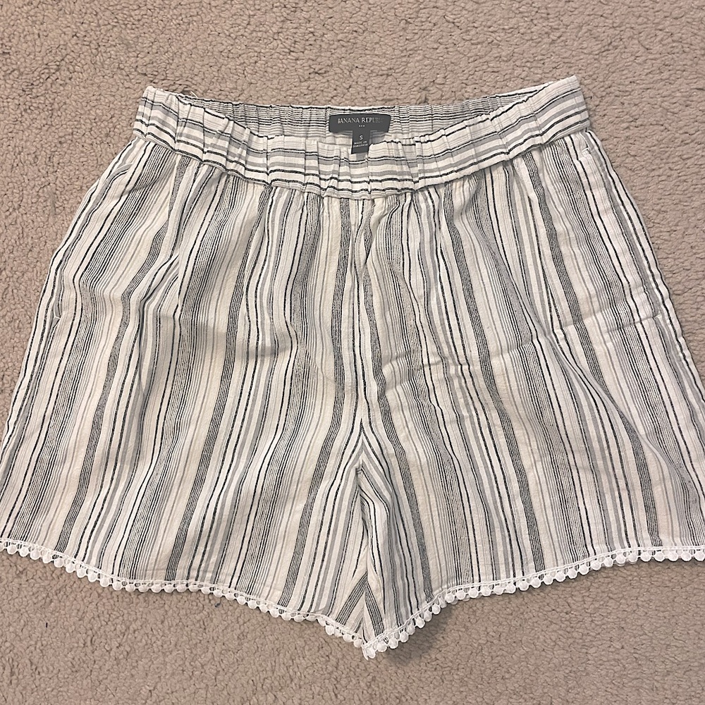 Never worn, no tags - lined Banana Republic shorts